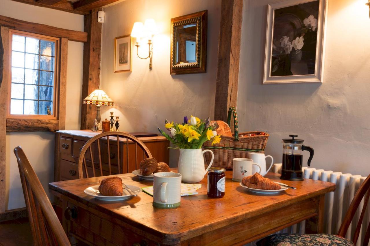 Miller Cottage A Luxury 1550'S Cottage In The Historic Centre Of סאפרון וולדן מראה חיצוני תמונה