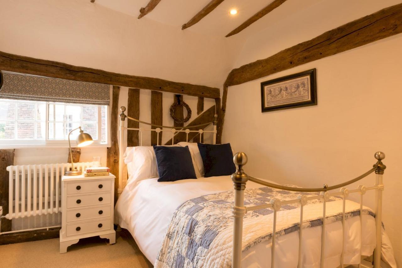Miller Cottage A Luxury 1550'S Cottage In The Historic Centre Of סאפרון וולדן מראה חיצוני תמונה