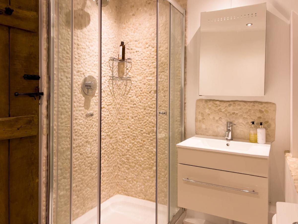 Miller Cottage A Luxury 1550'S Cottage In The Historic Centre Of סאפרון וולדן מראה חיצוני תמונה