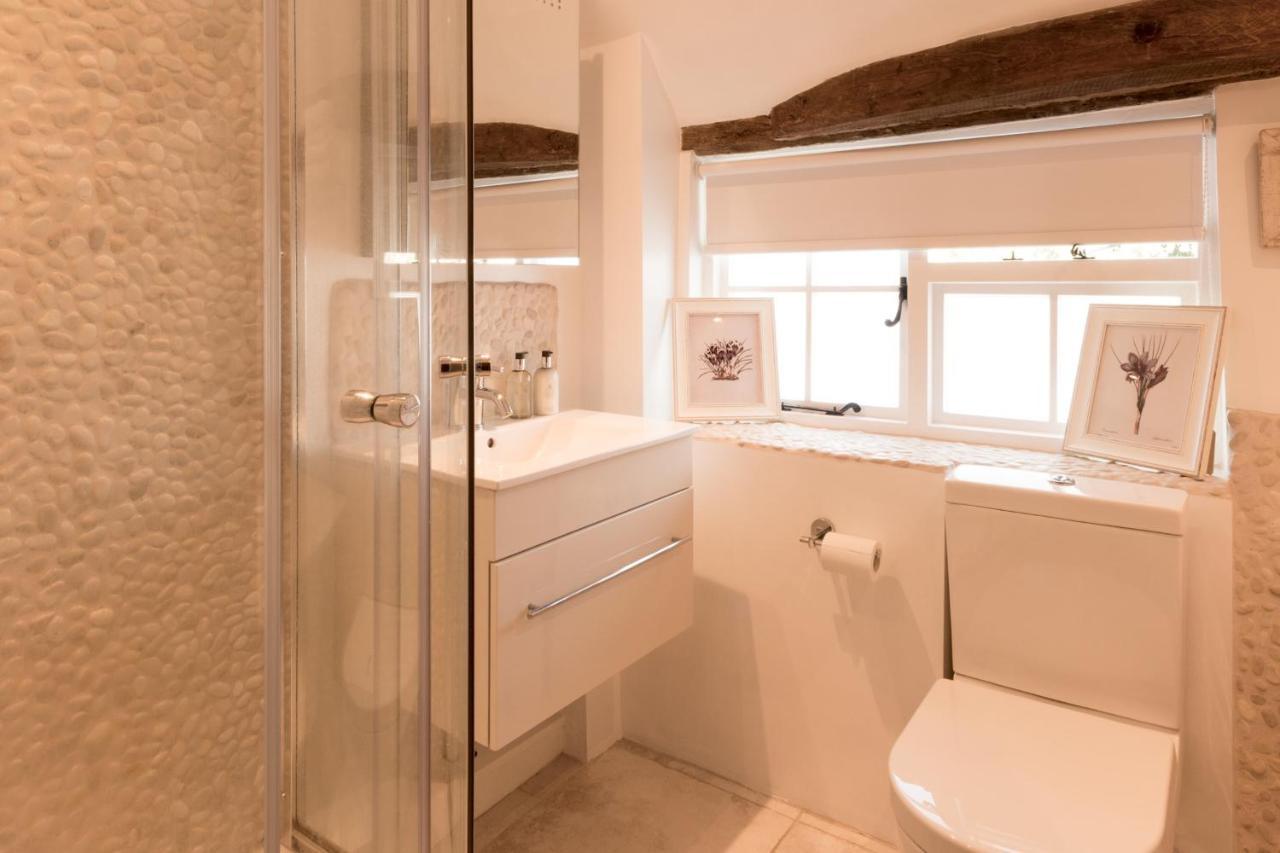 Miller Cottage A Luxury 1550'S Cottage In The Historic Centre Of סאפרון וולדן מראה חיצוני תמונה